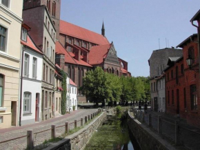 Lee an der Nikolaikirche - ABC84, Wismar
